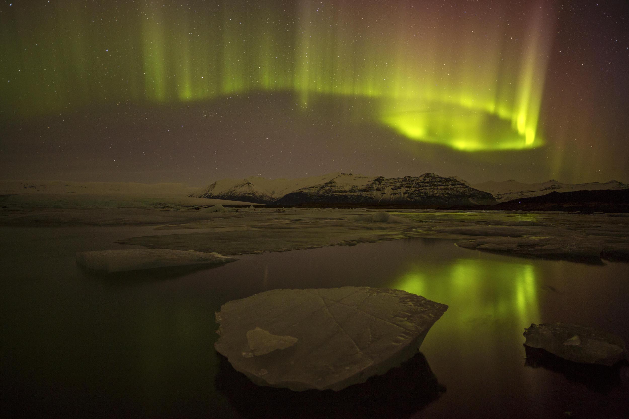 Jokulsarlonlagoon red&greenaurora feature